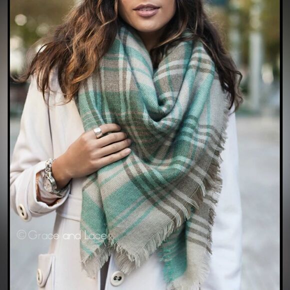 Scarf, wrap, blanket plaid soft luxurious , like new over sized - Picture 7 of 7